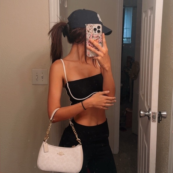 Meet your Posher, Bella - Picture 1 of 1